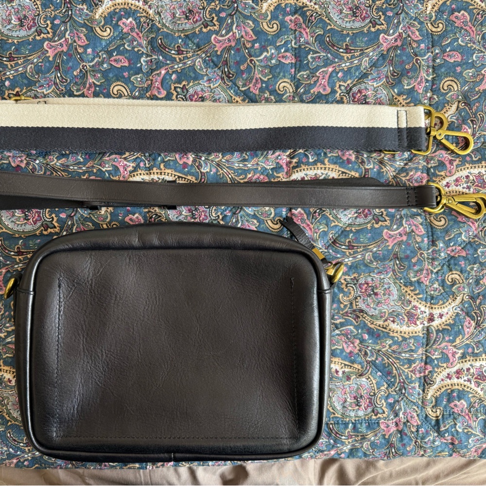 Madewell The Large Transport Camera Bag in Black Leather - Picture 3 of 8